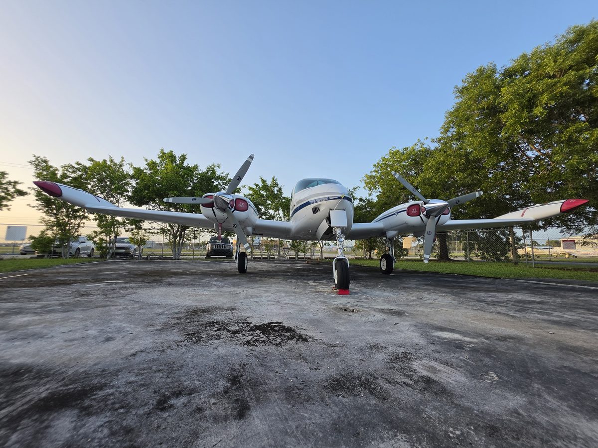 Cessna 310L foto 4