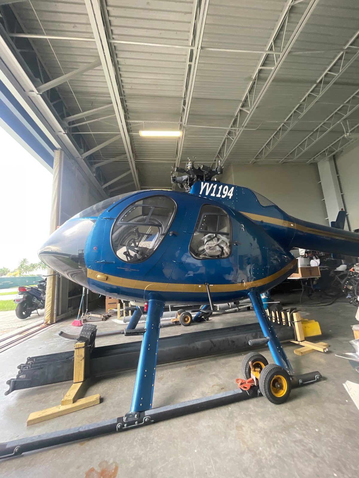 Helicóptero MD 520N NOTAR 1992 perfil lateral