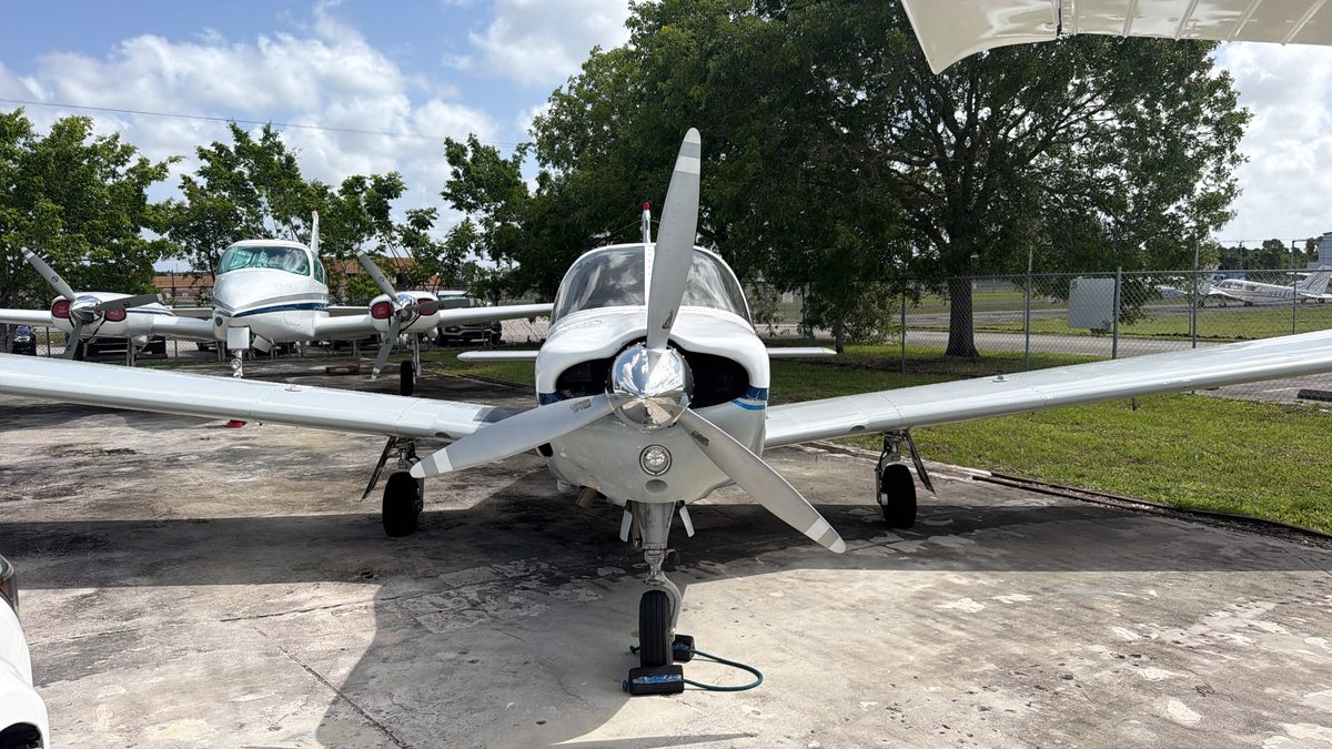 Piper Arrow II foto 2